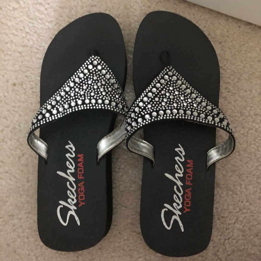 Black Sketchers yoga foam sandles